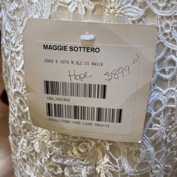 ⭐️SOLD⭐️ Maggie Sottero ivory over light gold wedding gown - Picture 14 of 14